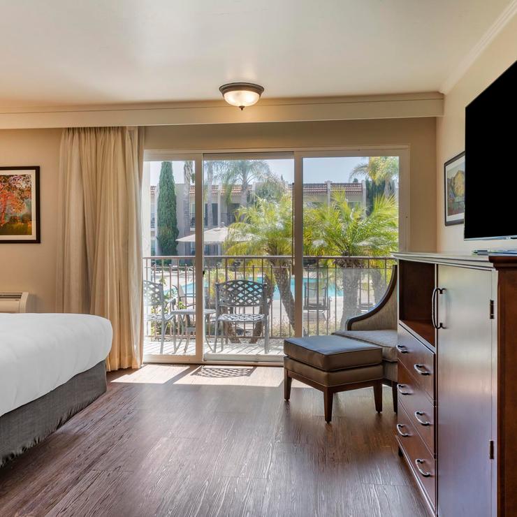 Best Western Plus Royal Oak Hotel — photo