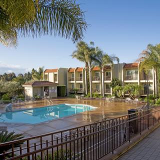 Best Western Plus Royal Oak Hotel | San Luis Obispo, California | Pool area view from resort