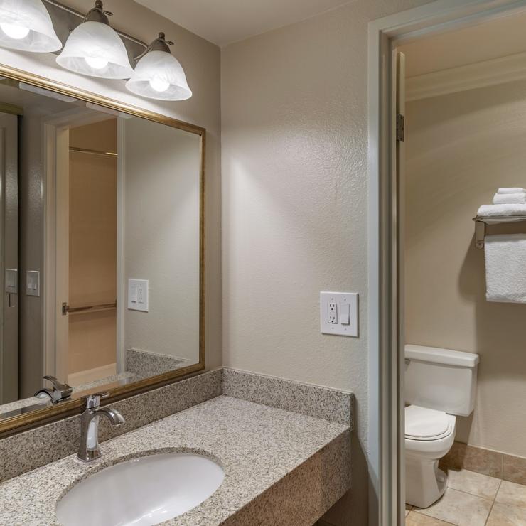 Best Western Plus Royal Oak Hotel — photo